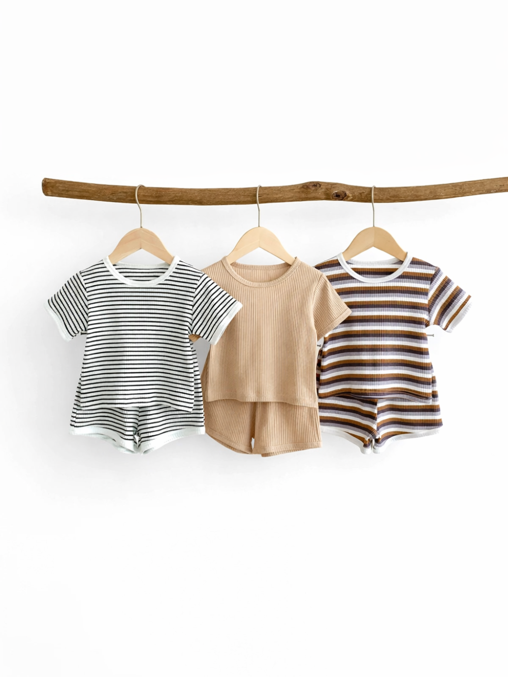 子ども半袖セットアップ 3色展開の全体デザイン ボーダー柄と無地の上下2点セット
