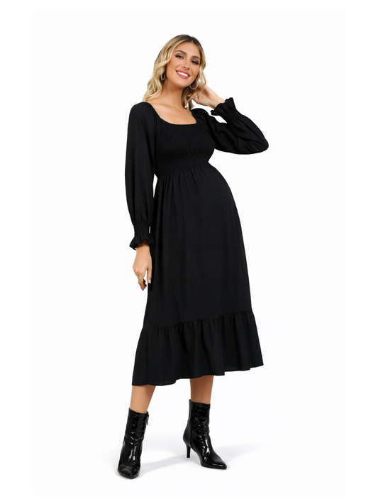 ブラックのスクエアネックマタニティロングワンピース全身スタイル
