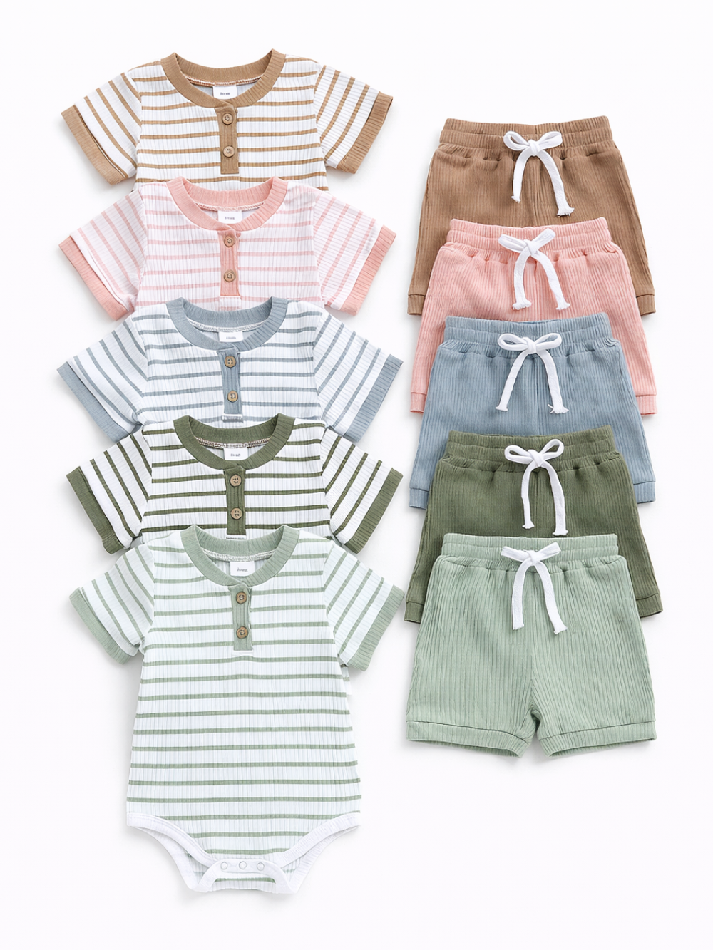 ボーダー柄半袖ボディスーツとショートパンツのセット全体
