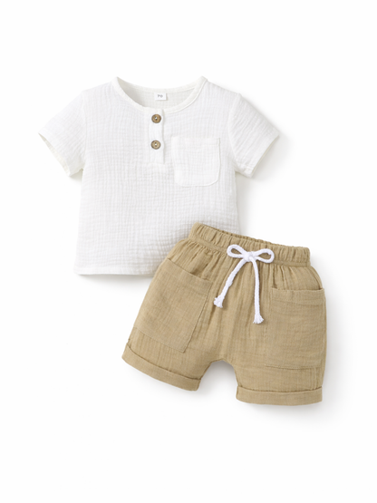 男の子向け半袖トップスとショートパンツの2点セットアップ
