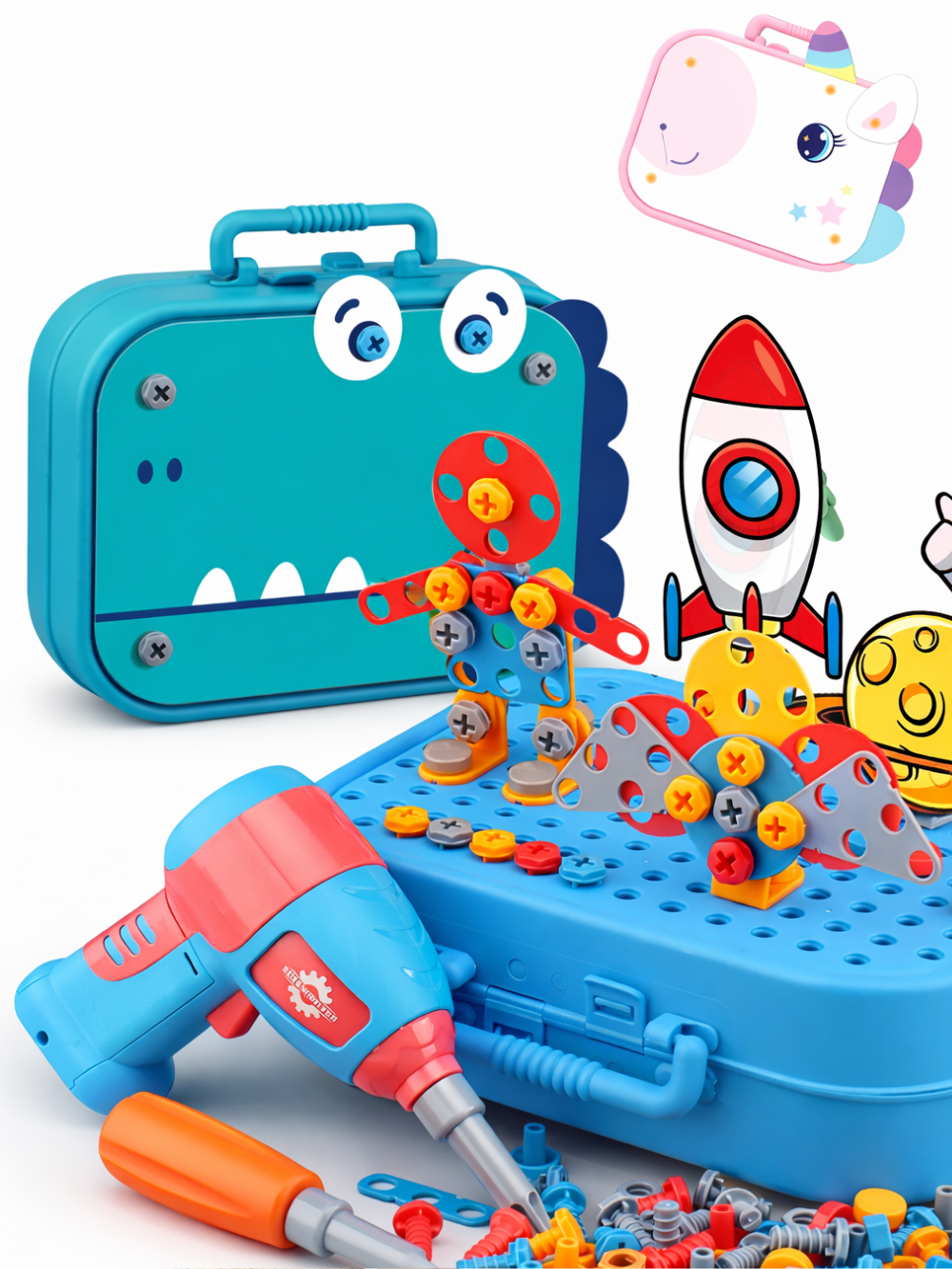 白背景のスタジオ撮影。恐竜の顔デザインの収納ケース、青い作業ボード、カラフルなネジ留めパーツで作ったロボットと飛行機、トイ電動ドリルとドライバー、周囲にネジや部品が散らばっている。
