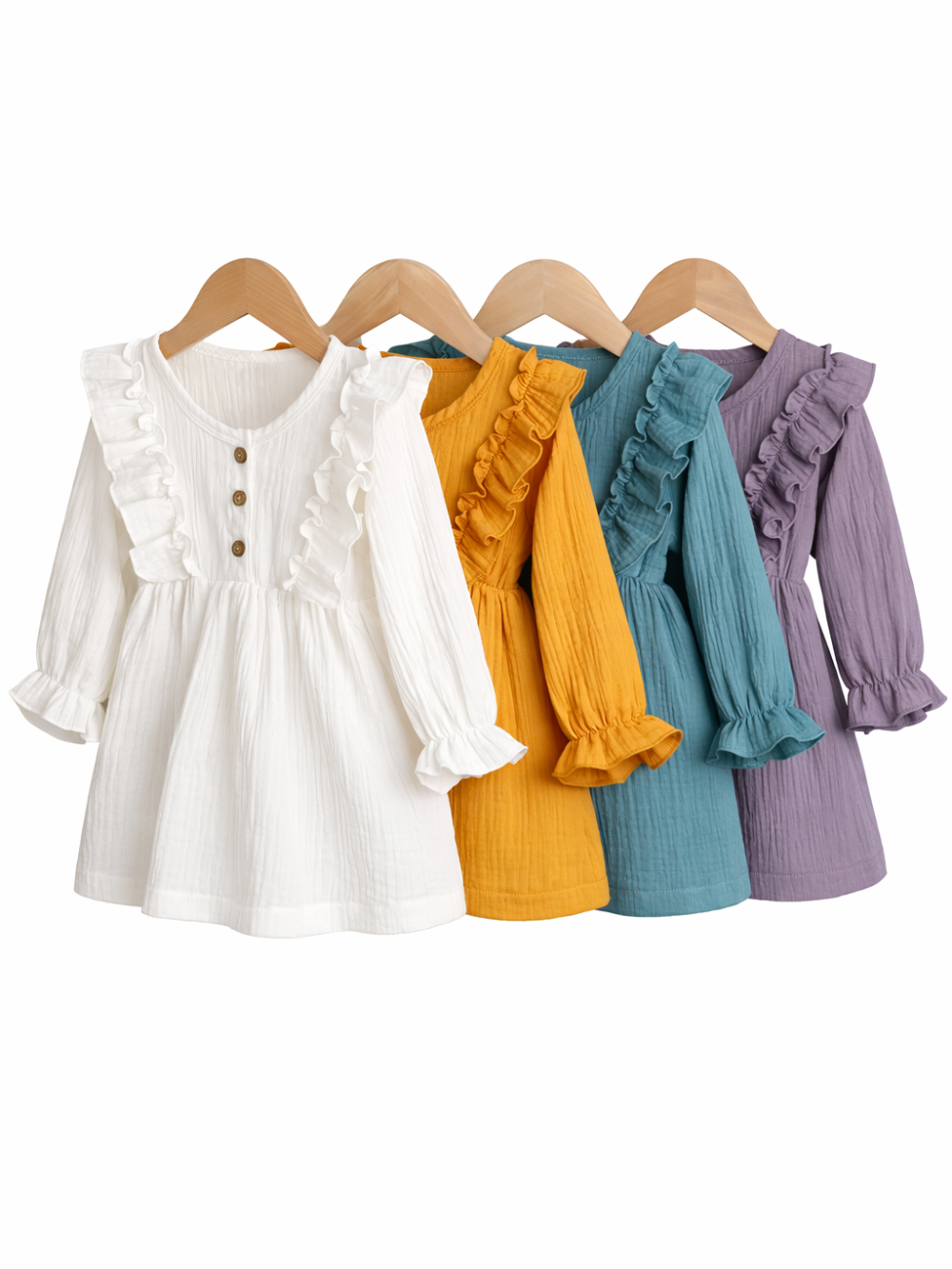 木製ハンガーに掛けられた子ども用ワンピース4着（オフホワイト、マスタード、くすみティール、モーブ）が、白背景に横並びで写っている商品画像。
