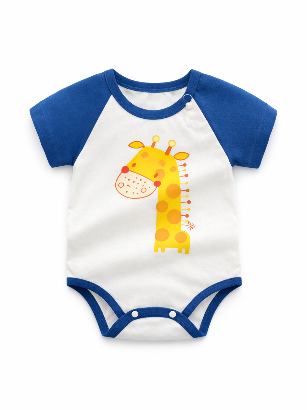 青いラグラン袖のベビー半袖ロンパース。白地に黄色いキリンのプリント入りで、股下スナップボタン付き。白背景の商品画像。
