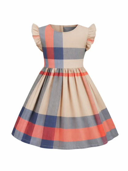 ベージュ×ネイビー×グレー×コーラルのチェック柄が映える、フリル袖付きのキッズ用Aラインワンピース。白背景に正面から撮影され、丸首・ウエスト切替・フレアスカートのシルエットがはっきり見える。
