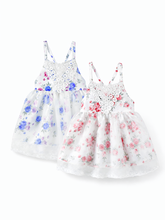 白背景に、青系フローラル柄とピンク系フローラル柄のノースリーブ女児ドレス2着が並んで配置された商品画像。レース装飾の胸元とふんわりしたチュールスカートが特徴。
