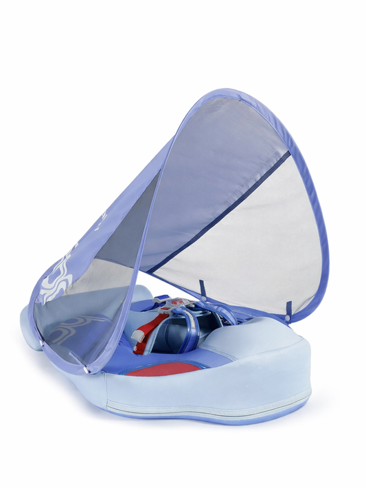 ベビー用インフレータブルプールシート（サンシェード付き）。ライトブルーの本体にブルー／レッドのアクセントと固定ベルトがあり、半透明のメッシュキャノピーはブルーの縁取りで、白背景に斜め前方から撮影されている。