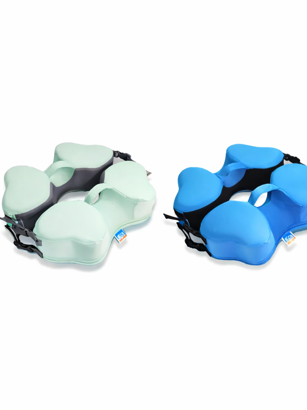 ミントグリーンとブルーの2種類の花形フロートシートが白背景に並んで配置され、黒い調整ストラップとブランドタグが見える商品写真。