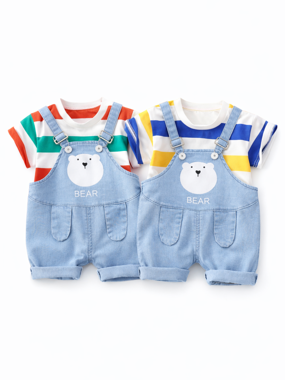 ベア刺繍入りのライトブルーデニム風サロペット2点と、カラフルなボーダー柄半袖Tシャツ2点の子ども用セットを、白背景で並べて撮影した商品写真。
