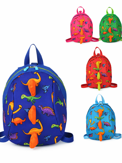白背景に、恐竜柄の子ども用ミニリュックが4点並んでいる。大きい青のリュックと、ピンク・緑・水色の小さめリュックで、前面に立体のオレンジ色のしっぽ（トゲ）が付いている。
