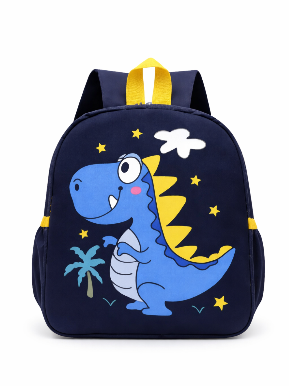 白背景に、ネイビーの子ども用リュックが正面から写っている。黄色の持ち手とサイドの差し色があり、前面には青い恐竜のイラスト、星、雲、ヤシの木のデザインがプリントされている。柔らかな影が下に入っている。
