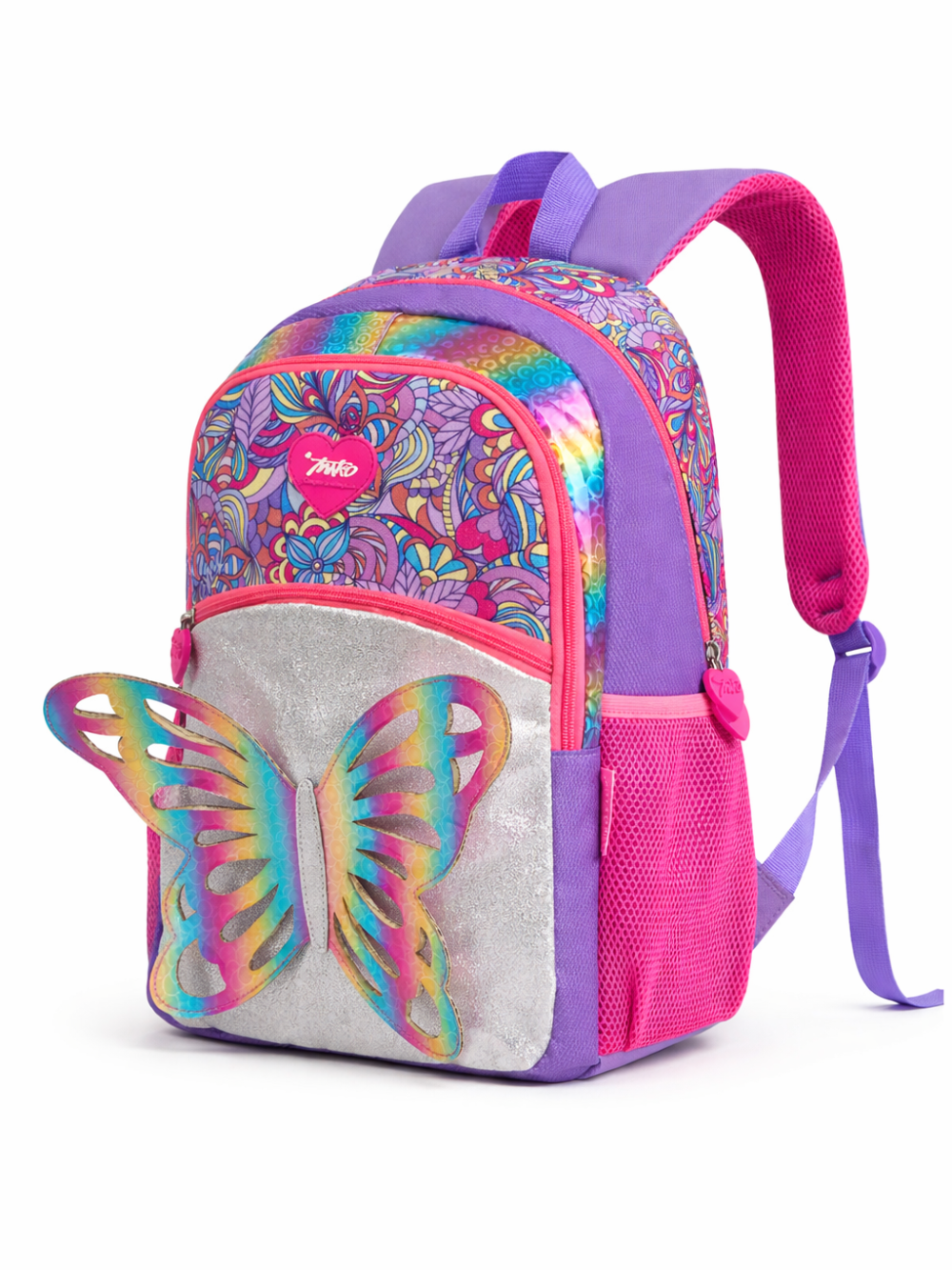 虹色の蝶モチーフが付いたカラフルなキッズ用バックパック。紫とピンクの配色で、前面にシルバーのポケット、側面にメッシュポケット、調節可能なショルダーストラップが付いている。白背景で斜め前から撮影されている。