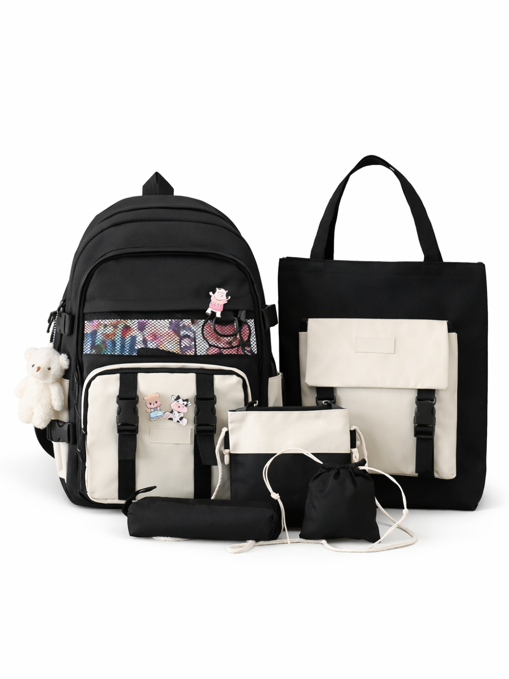 白い無地背景に、ブラック×ベージュのバックパック、トートバッグ、ポーチ類がセットで並べられた商品写真。