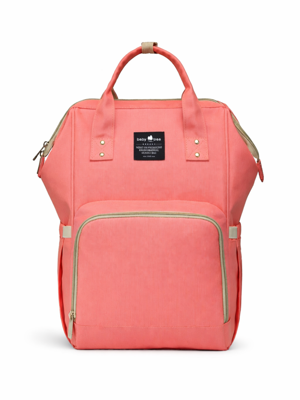 コーラルピンクのマザーズリュック（おむつバッグ）。ベージュの持ち手とファスナー付きフロントポケットを備え、白背景で正面から撮影されている。