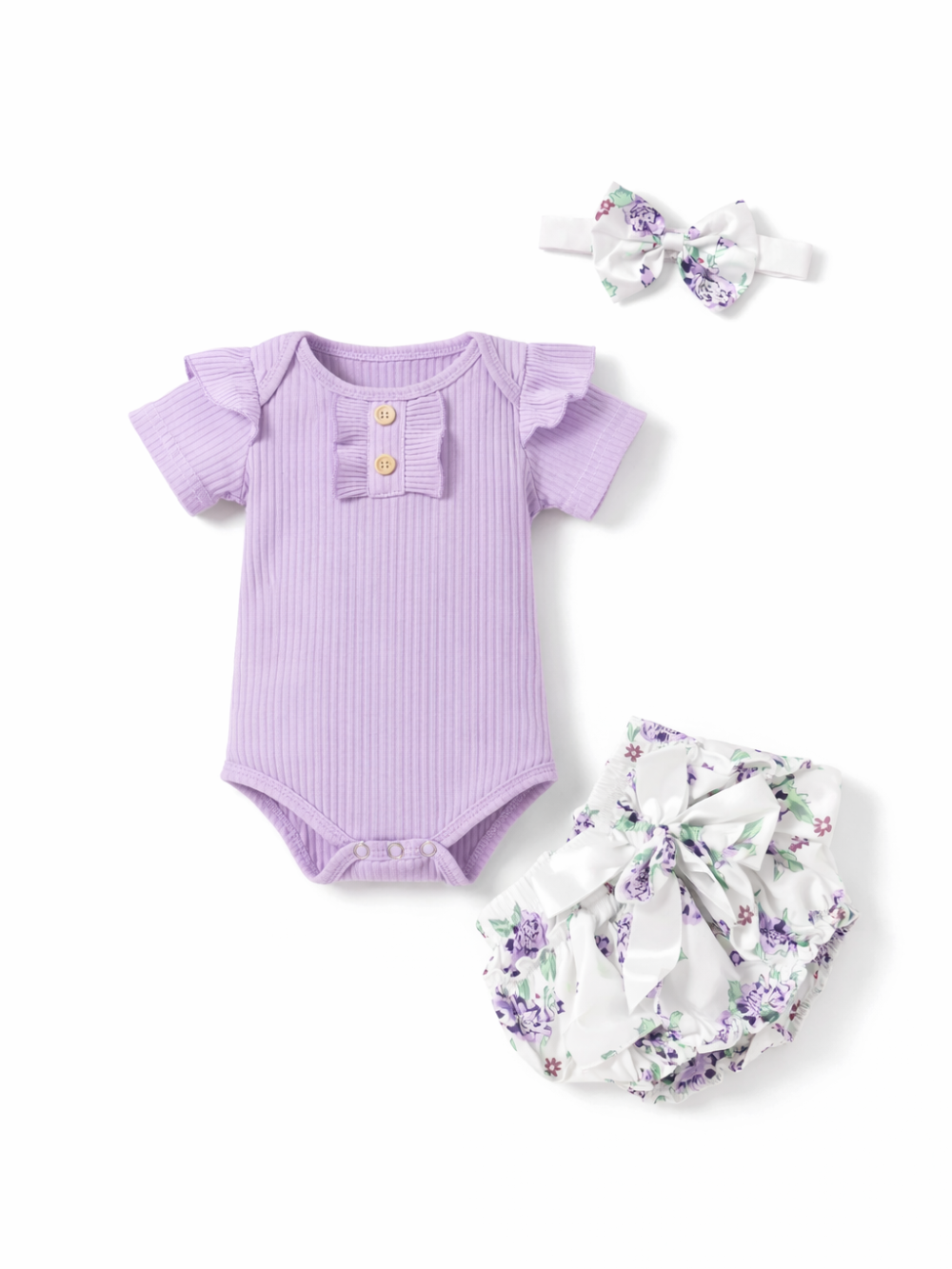 白背景に並べられたベビー用3点セット。ラベンダー色のリブボディスーツ、花柄ブルマ、花柄リボンのヘアバンド。