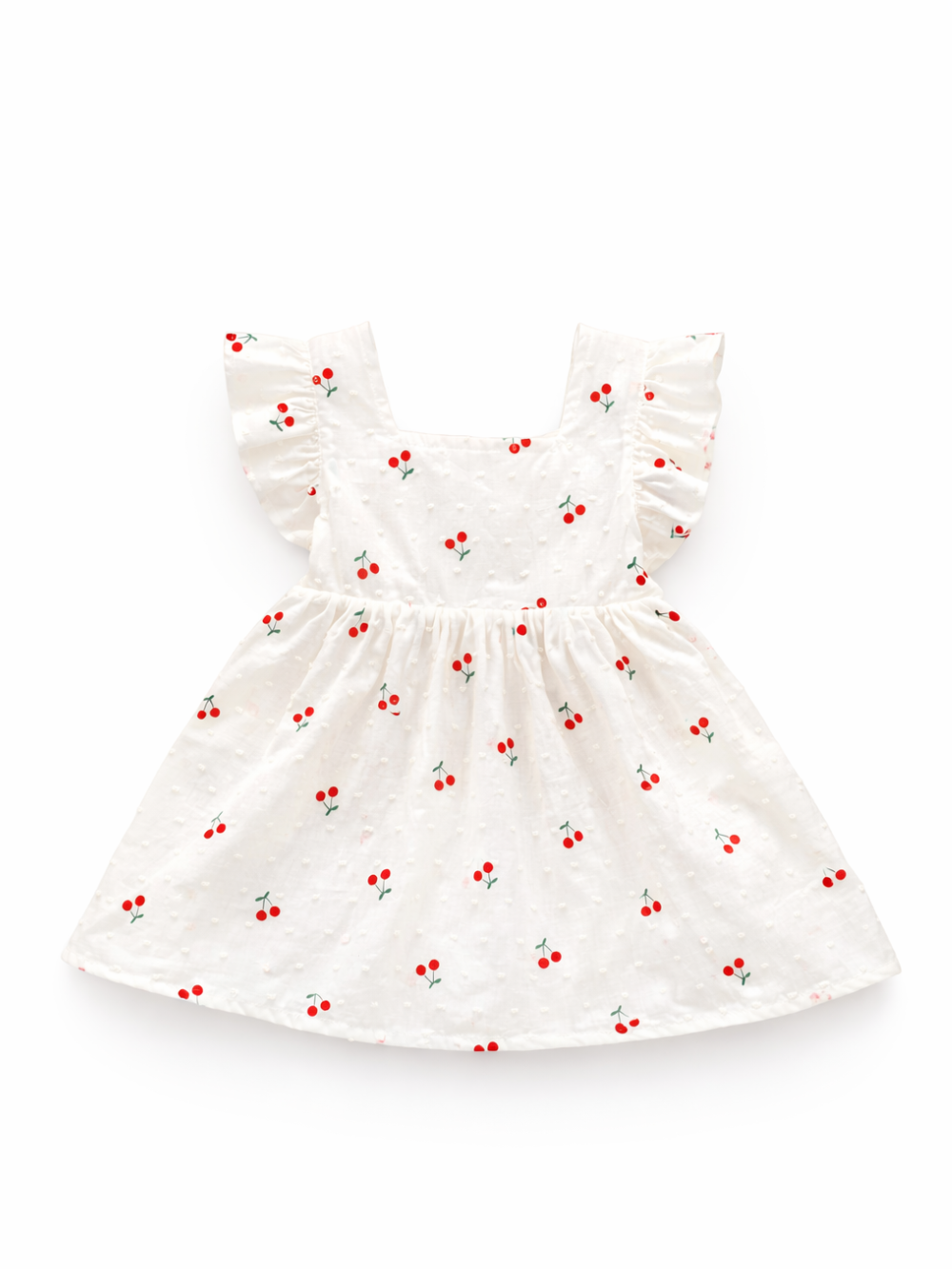 白背景のスタジオ撮影。小さなチェリー柄とドット状の立体織りが入った白いベビー用ワンピースで、スクエアネックとフリル袖、ギャザーのスカートが平置きで写っている。
