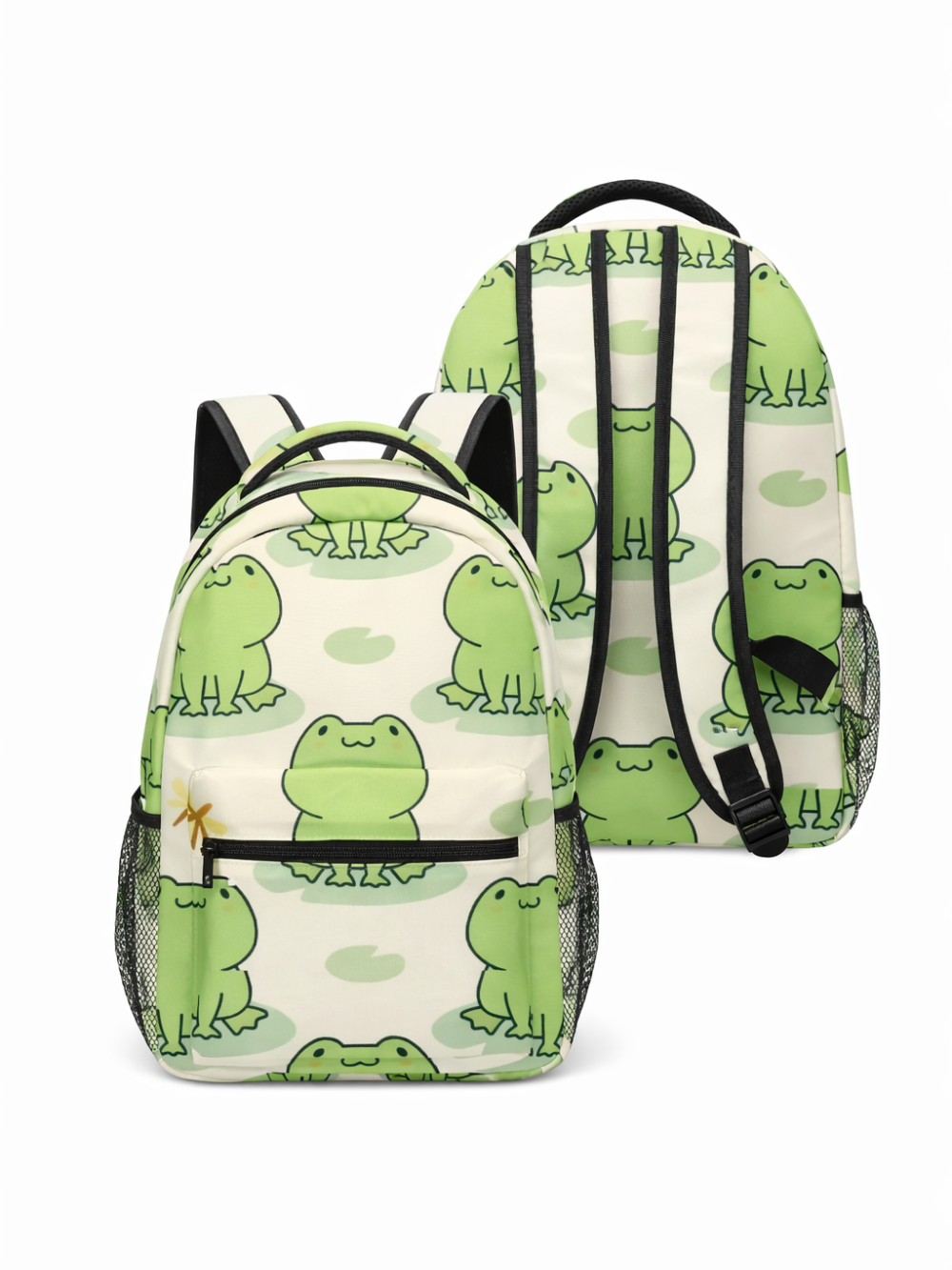 白背景に、カエル柄のリュックが2つ並んでいる。手前は正面でフロントポケットとファスナー付き、両サイドにメッシュポケットがある。奥は背面で黒いショルダーストラップと背面パッドが見える。

