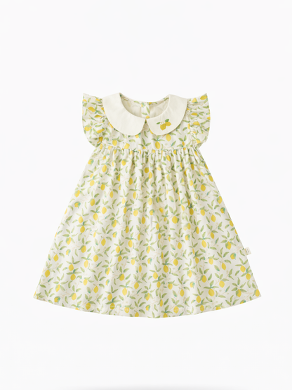レモン柄のプリントが入った子ども用ワンピース。フリル袖と丸襟（襟元に小さなレモン刺繍付き）のデザインで、白い背景に正面から平置きで撮影されている。