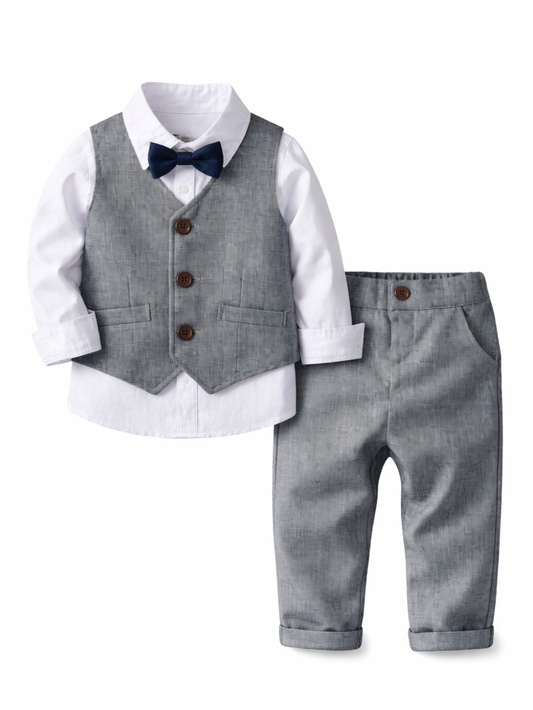 白い長袖シャツにグレーのベストと蝶ネクタイ、同色のパンツを組み合わせた男の子用フォーマル上下セット（白背景で平置き）。

