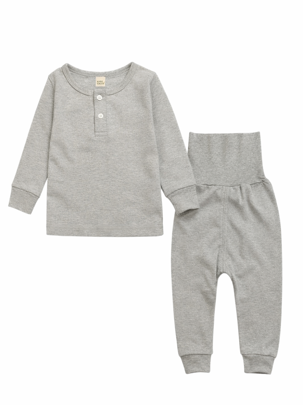 ヘザーグレーのキッズ用2点セット（長袖ヘンリーネックトップス＋ウエストリブ付きロングパンツ）を白背景にフラットレイで並べた商品画像。
