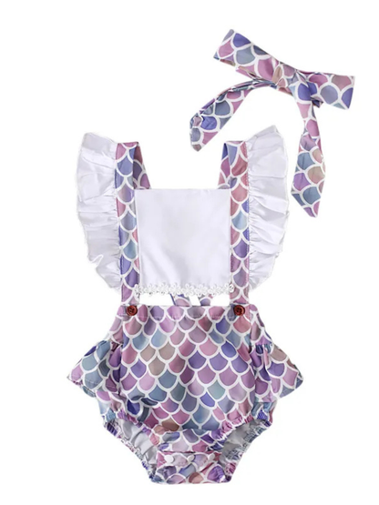マーメイドうろこ柄のフリル袖サスペンダーロンパースとリボンヘアバンドのベビーセット
