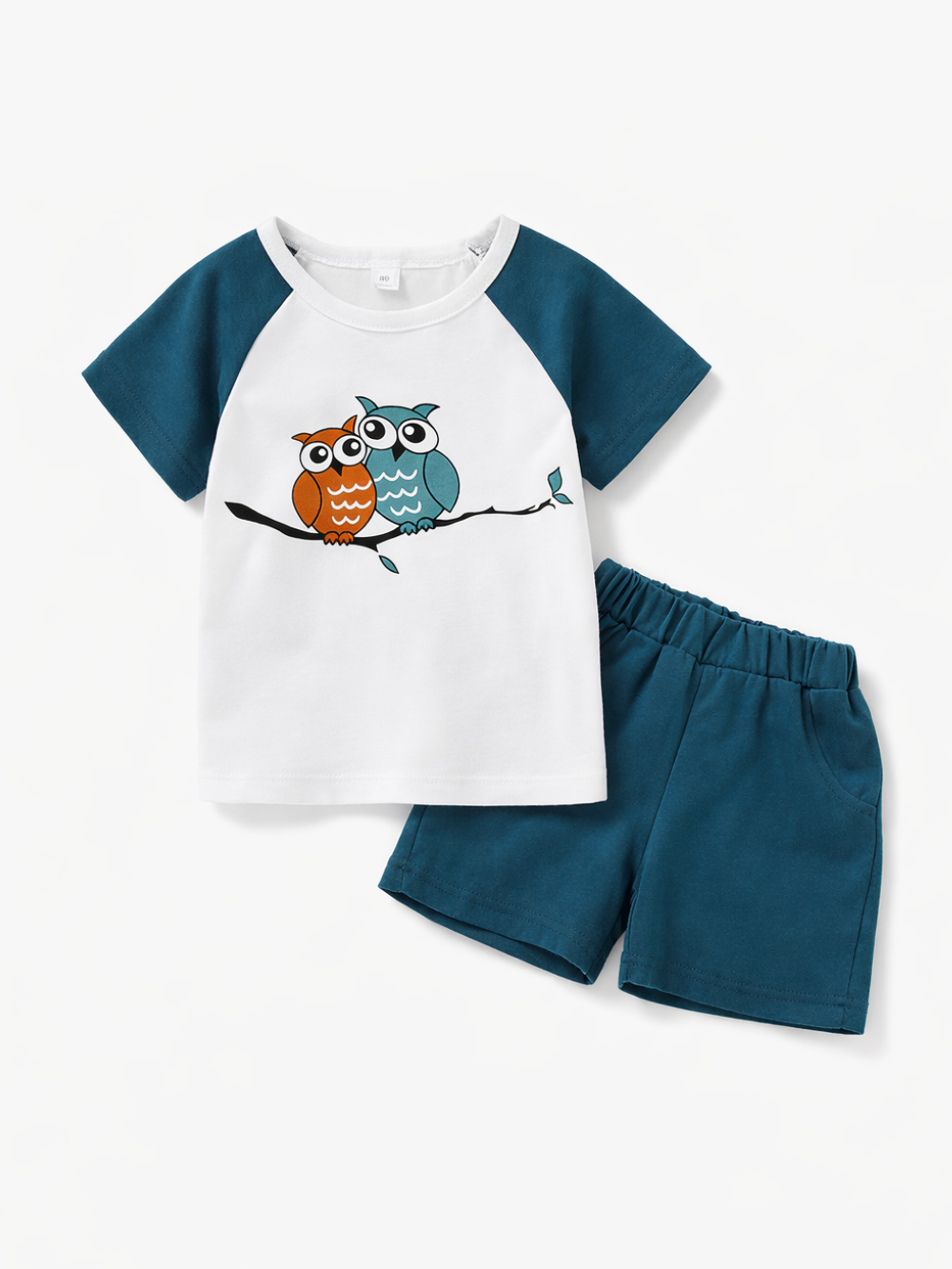 白地に青緑のラグラン袖Tシャツ（フクロウ柄）と青緑のショートパンツの子ども用上下セットを、純白の背景で平置き撮影した商品画像
