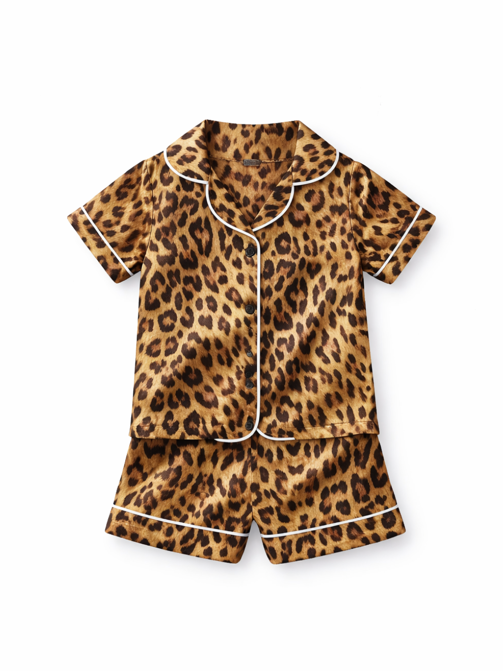 黒×ブラウンのレオパード柄パジャマ上下セット（半袖の前開きシャツ／ショートパンツ、白パイピング）を、純白の背景で平置き撮影した商品画像
