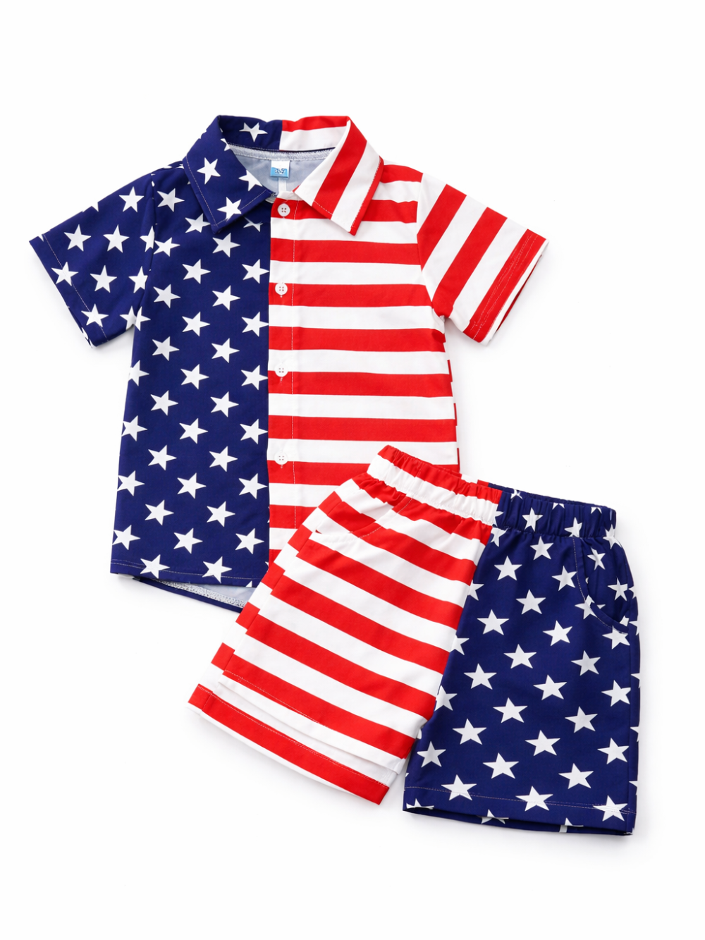 キッズ用の半袖シャツとショートパンツの2点セット。トップスは星柄ネイビーと赤白ボーダーの切り替えデザイン、ショーツも赤白ボーダーと星柄ネイビーの切り替えで、白背景に平置き撮影されています。
