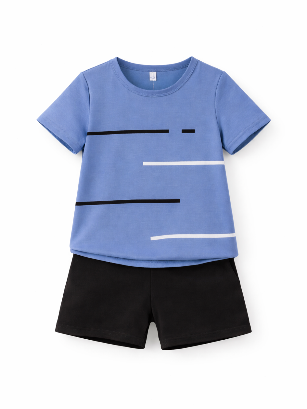 ブルーの半袖Tシャツ（黒と白のラインデザイン）とブラックのショートパンツの男の子用2点セット。白背景にすっきり配置された商品写真。
