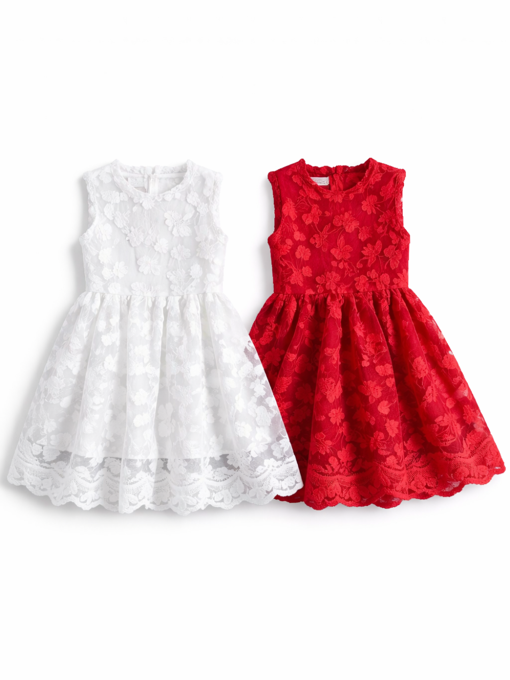 白の花柄レースワンピースと赤の花柄レースワンピースが並べて置かれ、白背景で撮影されている。
