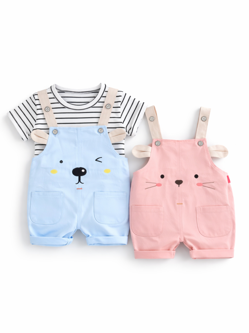 ベビー用サロペット2点セット（2色展開）。ボーダー半袖Tシャツに、ライトブルーのくま顔サロペット／ピンクのうさぎ顔サロペットを合わせたデザイン。耳付き・前ポケット付き・肩紐ボタンで調整可能。白背景のスタジオ撮影。
