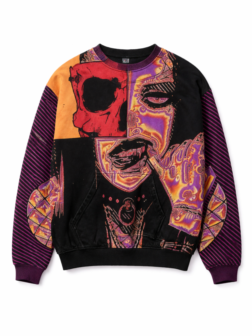 ブラックベースの長袖スウェット。フロントに顔とスカルを組み合わせたアートグラフィックが大きくプリントされ、オレンジ、レッド、パープルの配色が印象的。袖はパープル×ブラックのストライプ柄で、リブ襟・袖口・裾付き。白背景の商品単体画像。
