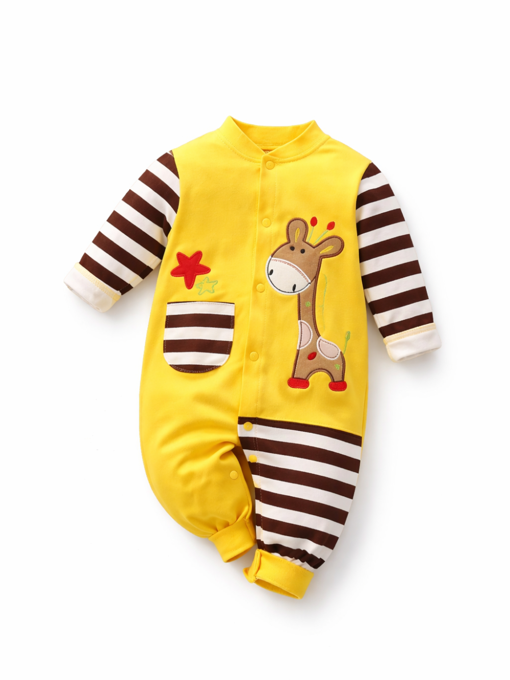 イエローの長袖ベビーロンパース。ブラウン×ホワイトのボーダー袖と切替デザイン、キリン刺繍ワッペンとポケット付きで可愛いカジュアルスタイル。
