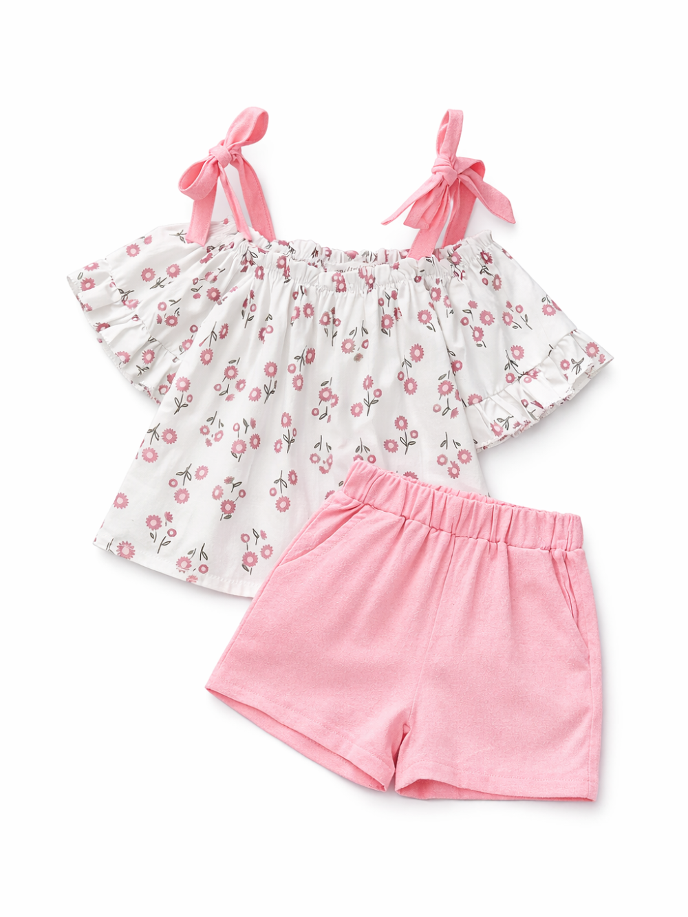 ガールズ用オフショル花柄トップス＆ピンクショートパンツの2点セット。リボンストラップ付きフリル袖ブラウスと、ウエストゴムの柔らかいショーツで、夏の可愛いコーデが完成。
