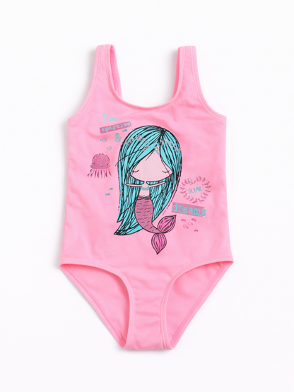ピンクのキッズワンピース水着商品画像（マーメイドプリント、タンク型、白背景）