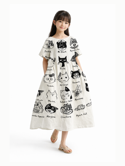 アイボリーの猫イラストプリント丸首半袖Aラインミディ丈ワンピース
