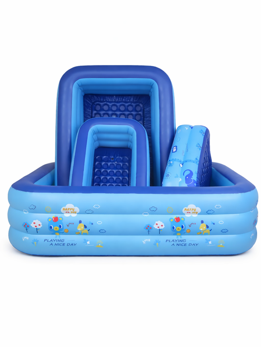 ブルー系カラーのインフレータブルプールセットの商品画像。外側にライトブルーの長方形プール、内側にサイズ違いのブループール2点とクッション型パーツを重ねたPVC製キッズプールセット。