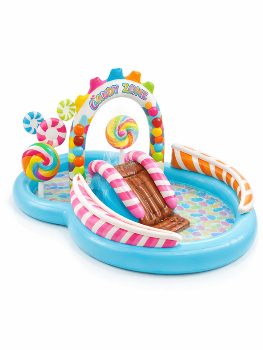 キャンディテーマのインフレータブルウォータープレイセンターの商品画像。ブルーの円形プールに、ロリポップ装飾とアーチ、すべり台、キャンディ柄クッションが付いたPVC製キッズ水遊びプール。