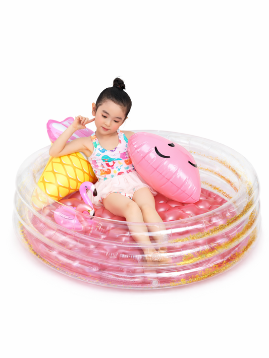 透明グリッター入りの丸型ベビープール（ピンク底・3段リング）。室内外で水遊びやボール遊びに使えるPVC製インフレータブルプール。