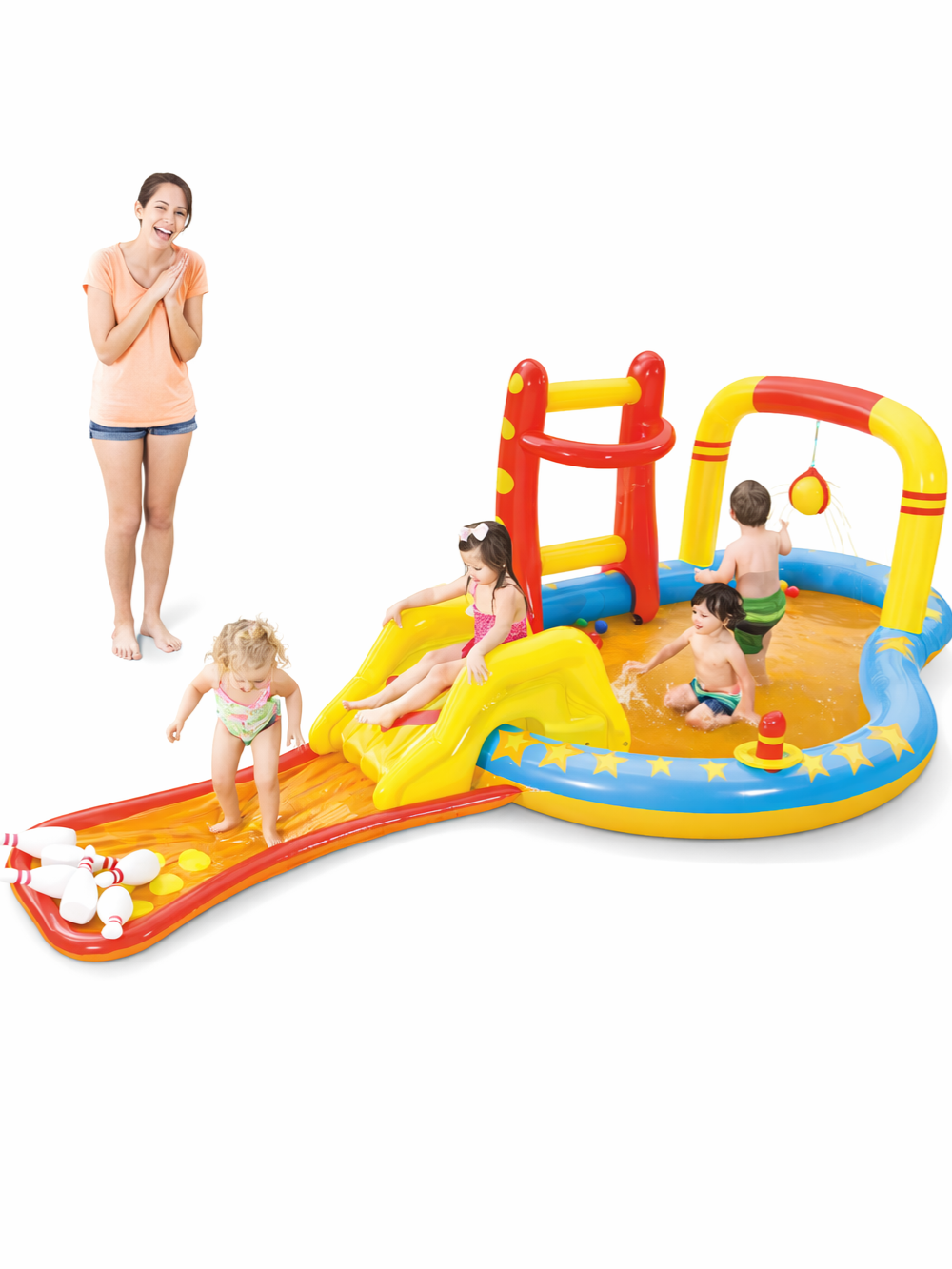 すべり台付きのキッズ用インフレータブルウォータープレイセンター。浅めプールにアーチ遊具とボウリング風おもちゃが付いて、庭の水遊びにぴったり。