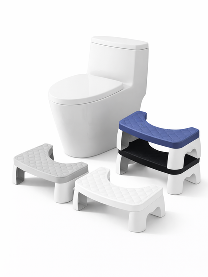 トイレ前に置く半円型の踏み台3点（グレー、ホワイト、ブルー×ブラックのスタッキング）。キルティング調の滑り止め天板で、白い洋式トイレと一緒に配置された商品画像。