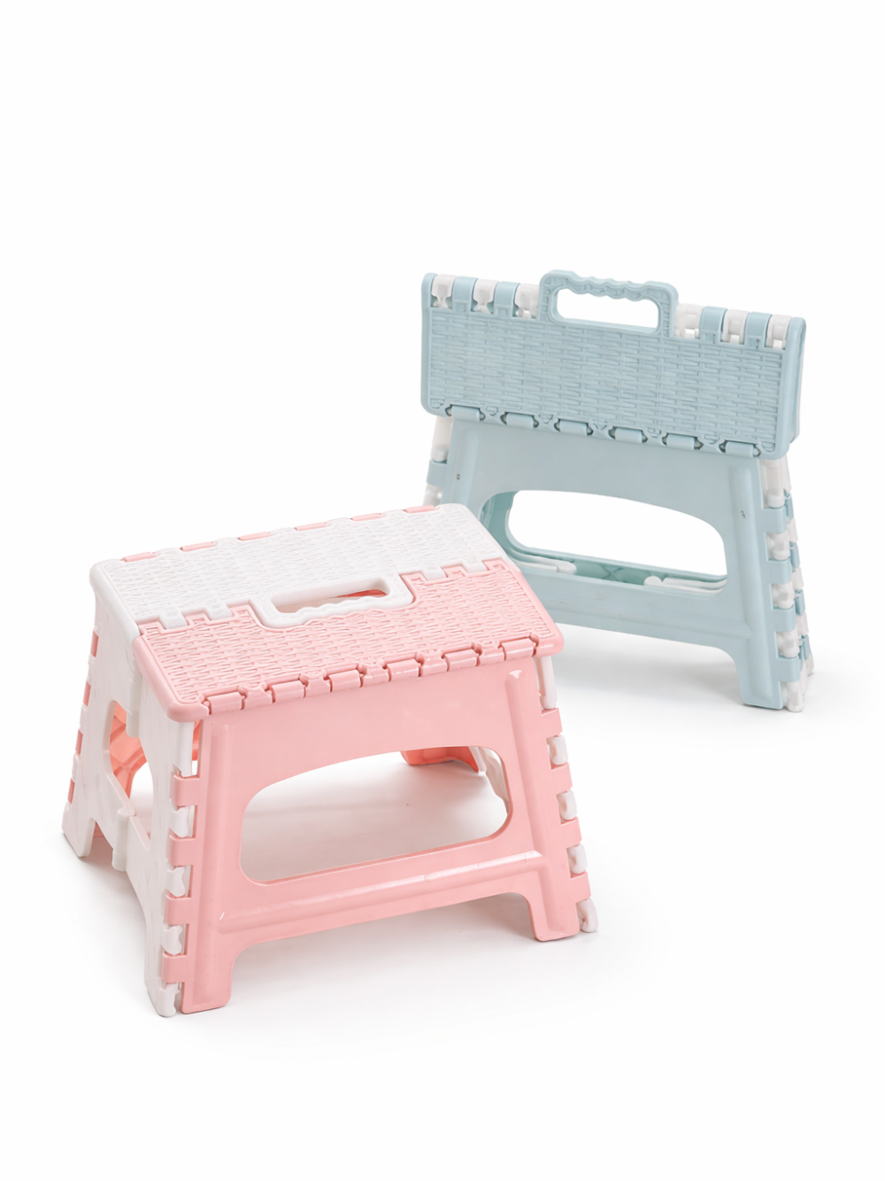折りたたみ踏み台2色（ピンク×ホワイト、ブルー）。持ち手付きでコンパクトに畳めるデザインが分かる商品画像。