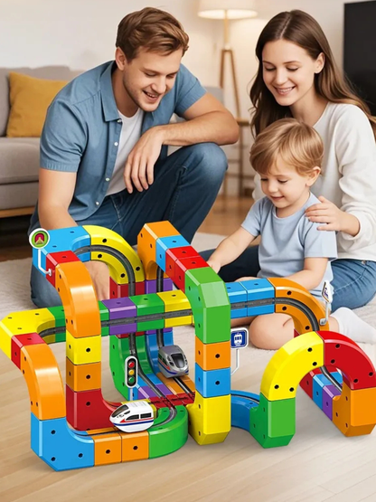 カラフルな立体コースを完成させて喜ぶ子供と家族の笑顔