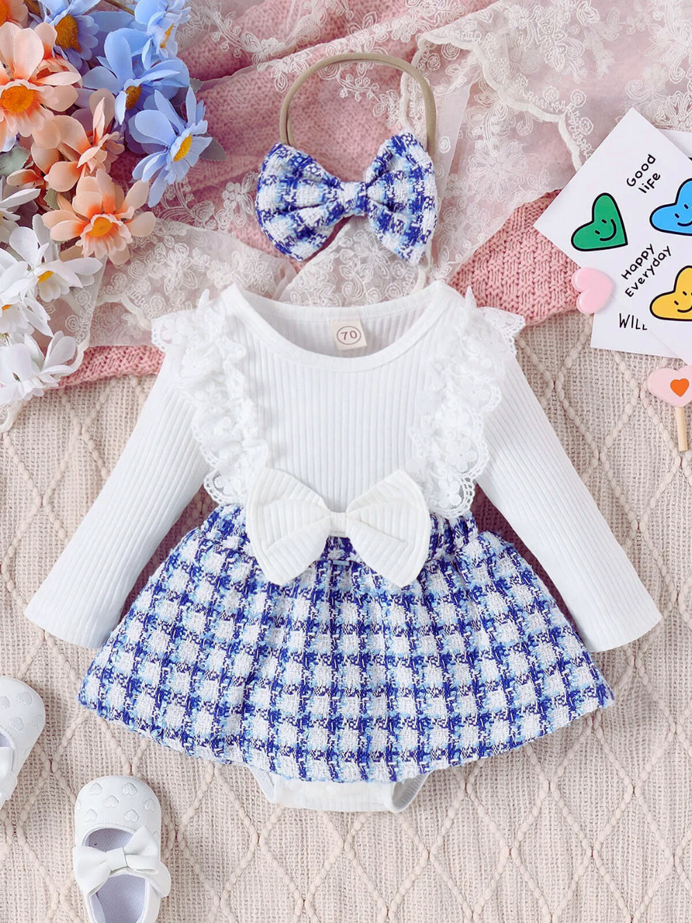 ブルーのチェック柄スカート切り替えスカート付きロンパースの着用イメージ（リボン付き）
