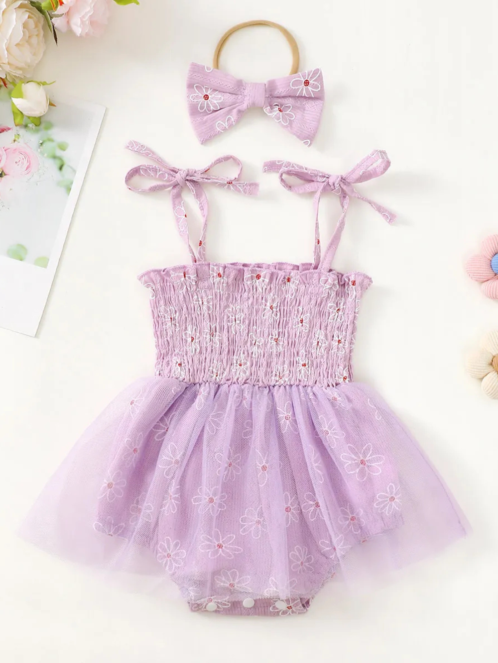 ラベンダーの花刺繍メッシュプリンセスキャミドレスとリボンヘアバンドのセット全体
