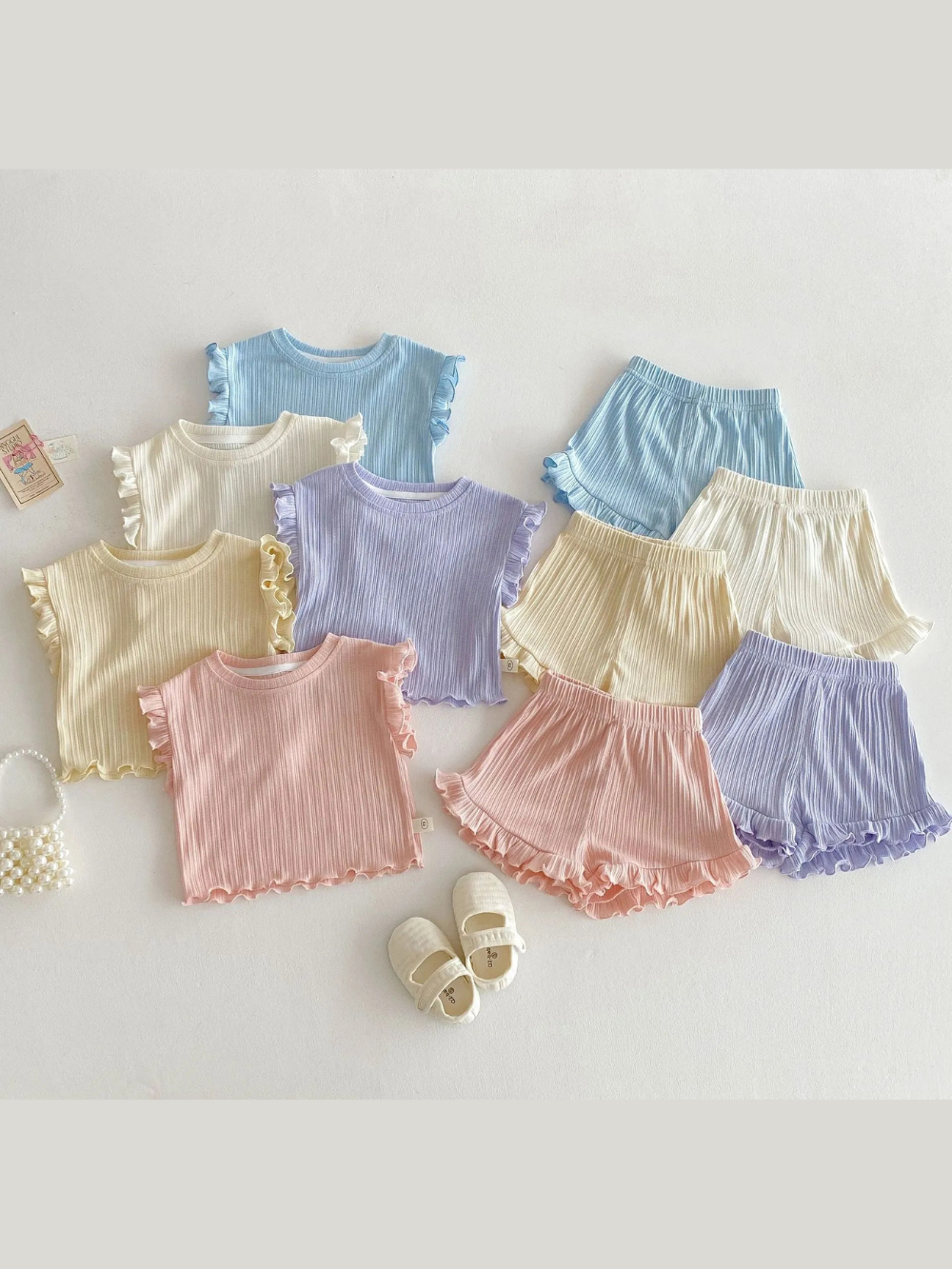 木耳フリルのノースリーブベストとショートパンツの上下セット 複数カラー全体並び
