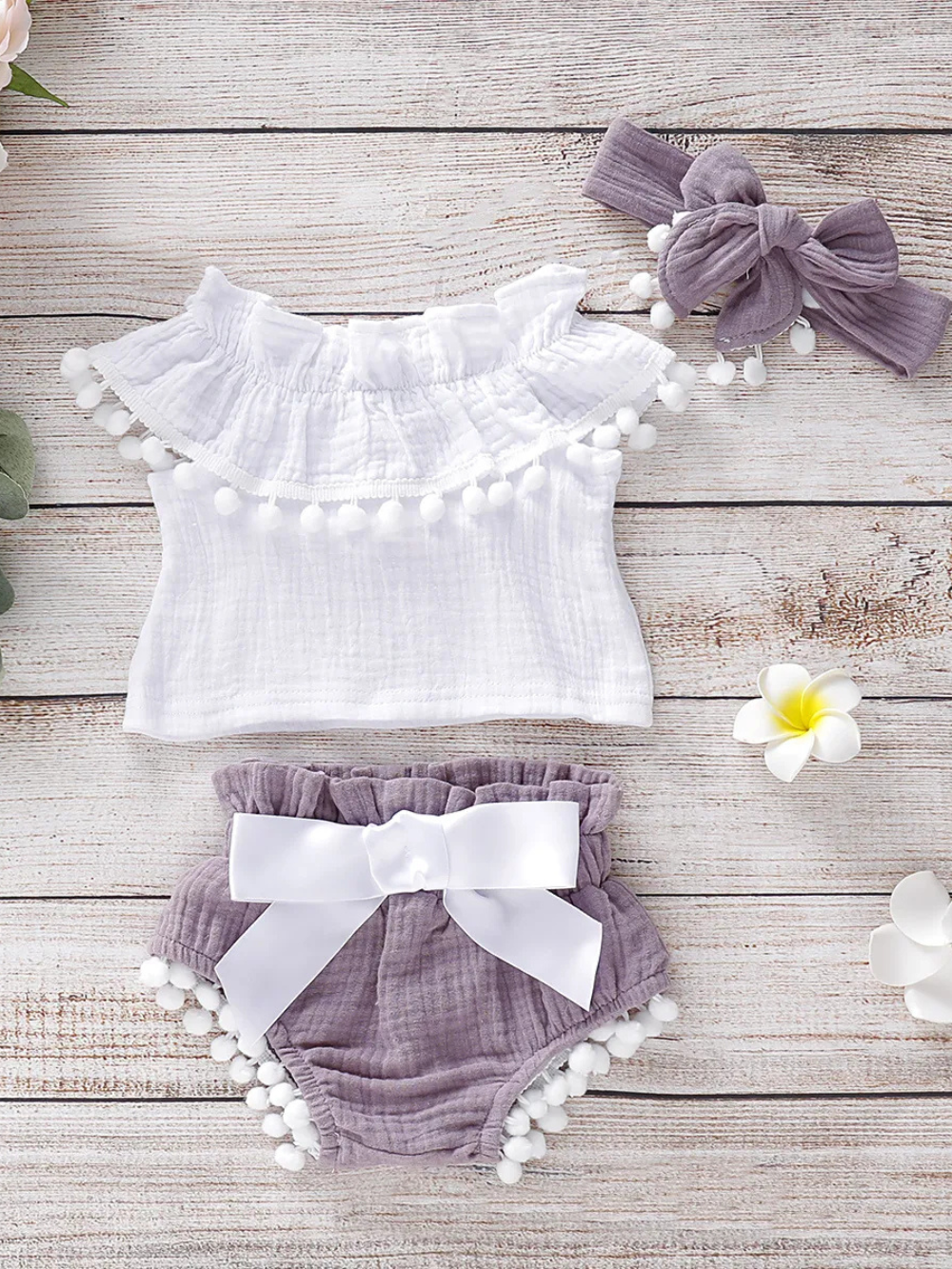 フリル襟トップスとリボン付きブルマパンツの女の子上下セット
