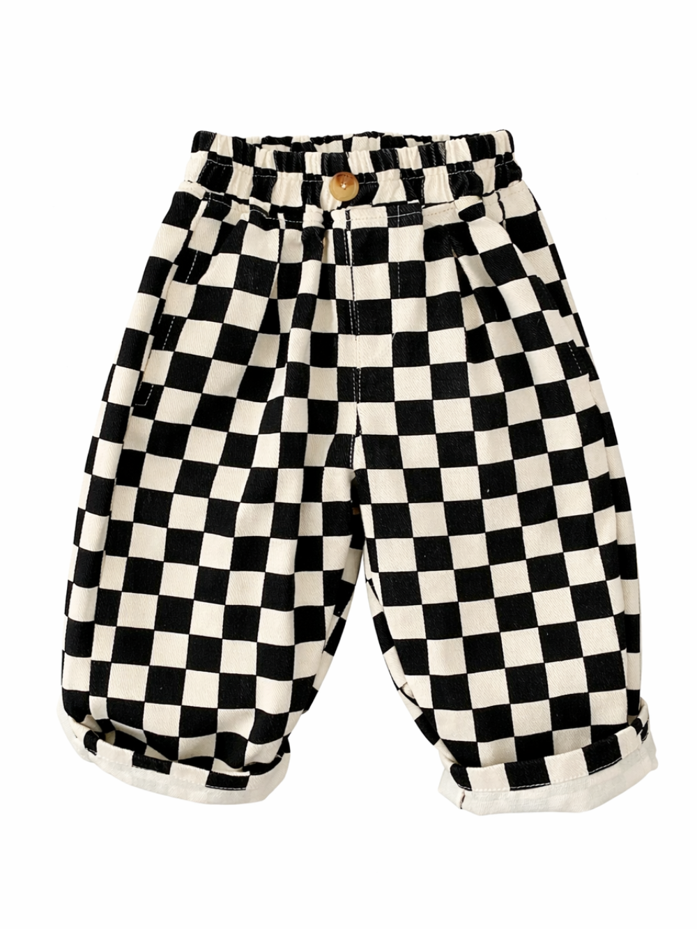 白背景で見せる ブラックのチェッカー柄ワイドパンツ 全体
