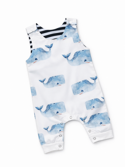 クジラ柄ノースリーブカバーオールの全体デザイン
