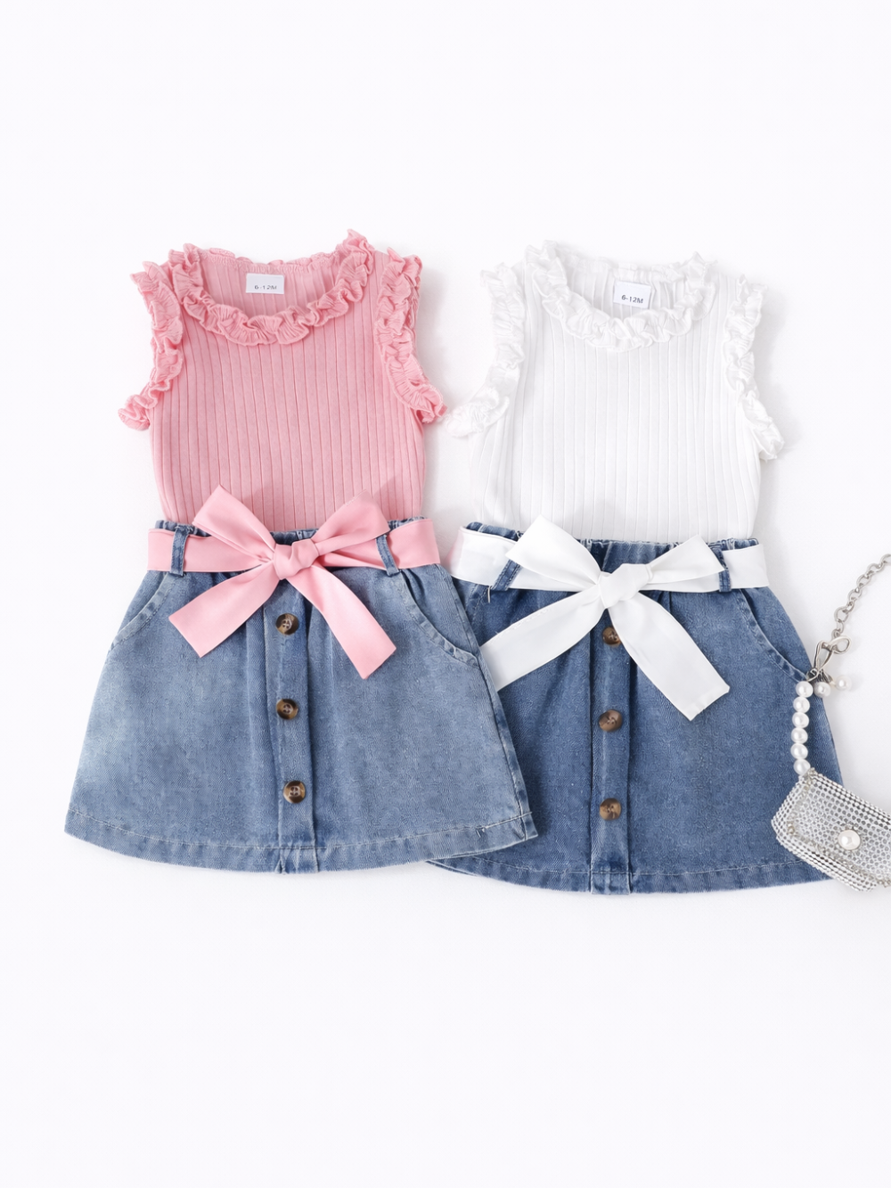 ピンクとホワイトのフリルトップスとデニムスカートとリボンベルト 2色セット全体

