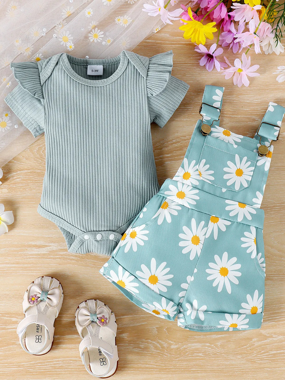 半袖リブボディスーツとデイジー柄サロペットショーツの2点セット内容
